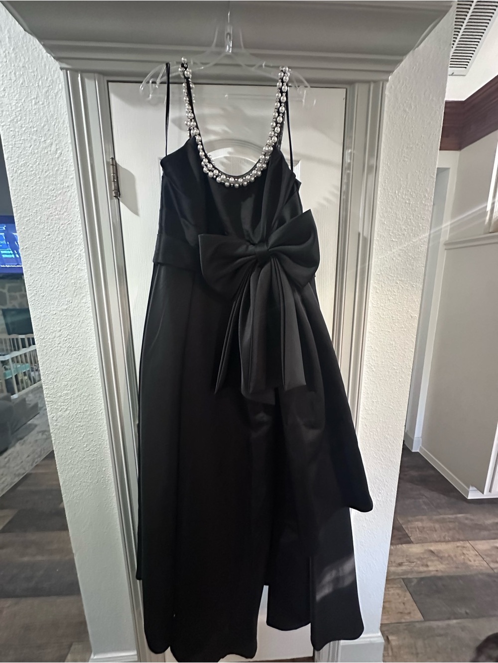 Mac Duggal Black Evening Gown with Jeweled Straps and Dramatic Bow - Picture 4 of 6